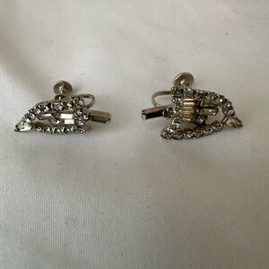 Vintage screw back rhinestone earrings